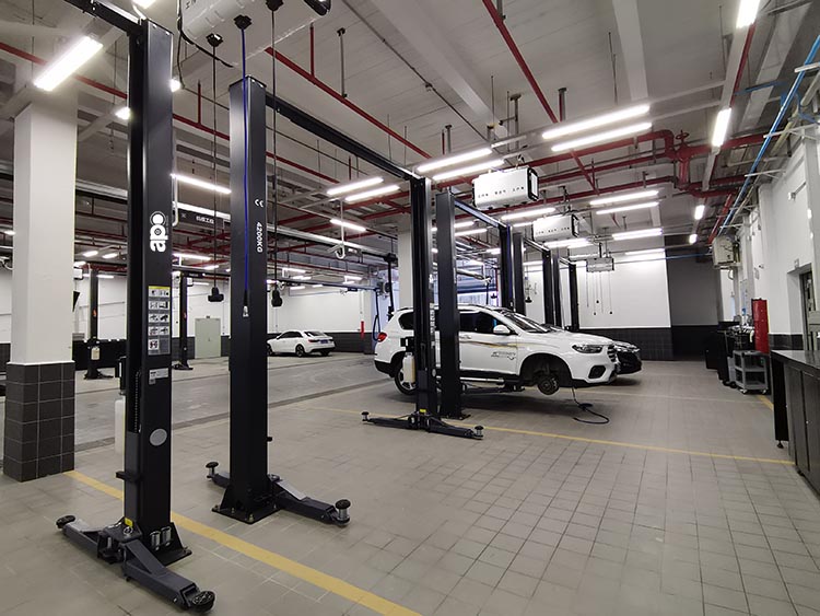 Best Vehicle Lifts Perfect for Auto Dealers and Fleet Service